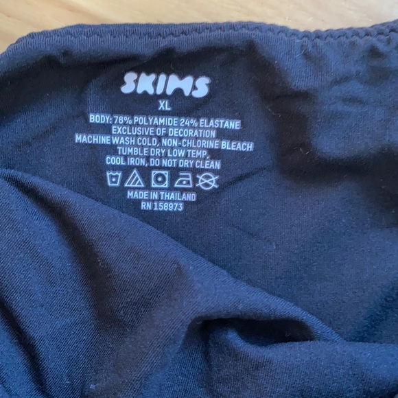 SKIMS FITS EVERYBODY CAMI BODYSUIT - Picture 3 of 5